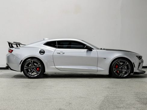 Used 2018 Chevrolet Camaro SS RWD image 5