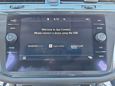 Used 2020 Volkswagen Tiguan SE image 24