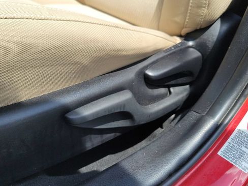 Used 2014 Toyota Corolla LE FWD image 16