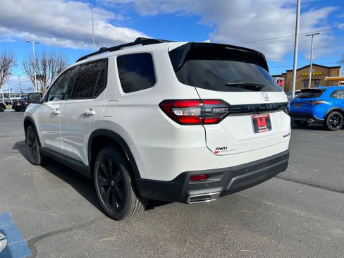 New 2025 Honda Pilot Black Edition image 8