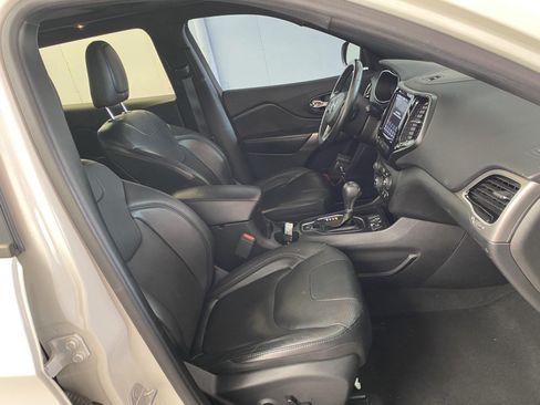 Used 2019 Jeep Cherokee High Altitude FWD image 9