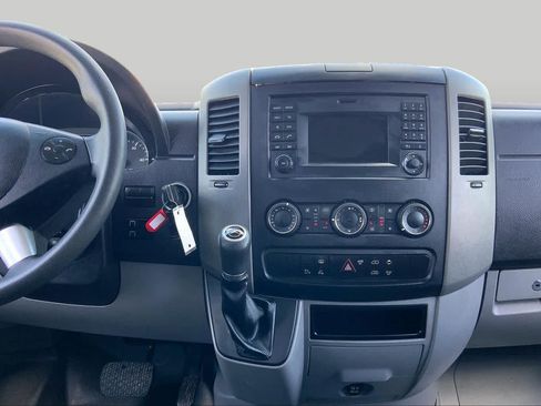 Used 2018 Mercedes-Benz Sprinter 2500 image 7