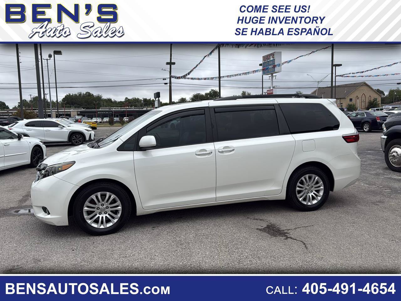 Used 2017 Toyota Sienna XLE w/ XLE Navigation Package FWD image 1