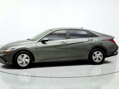 Used 2024 Hyundai Elantra SE FWD image 8