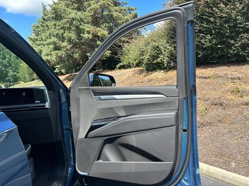 Used 2025 Cadillac Escalade Sport w/ LPO, ONYX Package RWD image 69