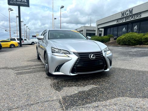 Used 2016 Lexus GS 200t image 2