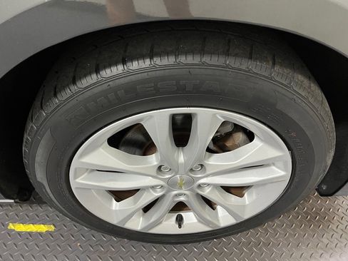 Used 2017 Chevrolet Malibu LT FWD image 10