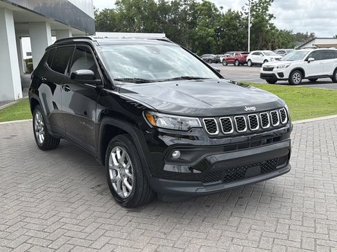 Used 2024 Jeep Compass Latitude AWD/4WD image 7
