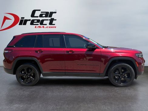 Used 2023 Jeep Grand Cherokee Limited w/ Black Appearance Package AWD/4WD image 11