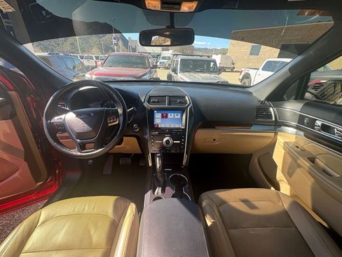 Used 2017 Ford Explorer Limited image 2