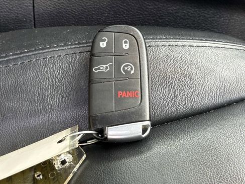 Used 2021 Jeep Grand Cherokee Limited AWD/4WD image 9