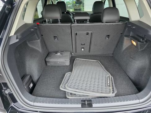 Used 2023 Volkswagen Taos SE w/ Panoramic Sunroof Package AWD/4WD image 16