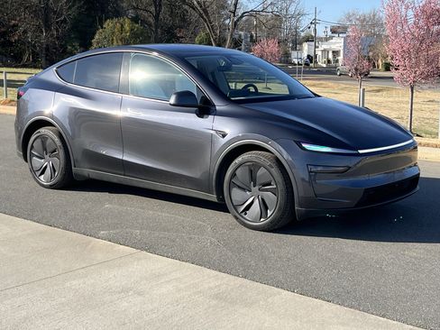 Used 2026 Tesla Model Y AWD image 2