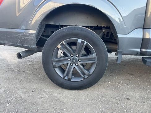 Used 2022 Ford F150 Lariat w/ Equipment Group 502A High image 9