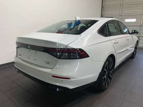 Used 2024 Honda Accord Touring image 3