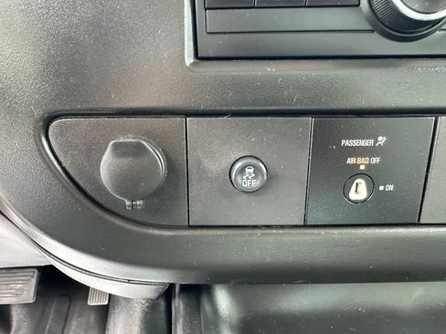 Used 2018 Chevrolet Express 3500 w/ Driver Convenience Package RWD image 22