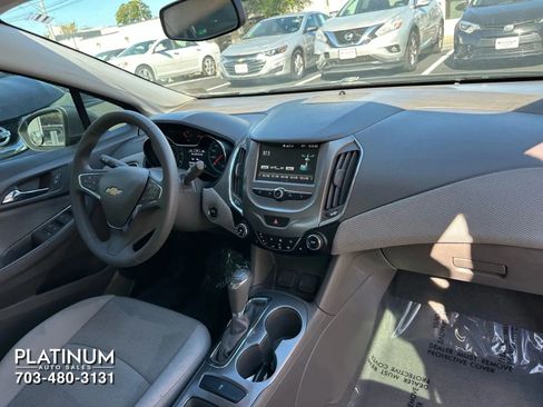 Used 2018 Chevrolet Cruze LT image 14