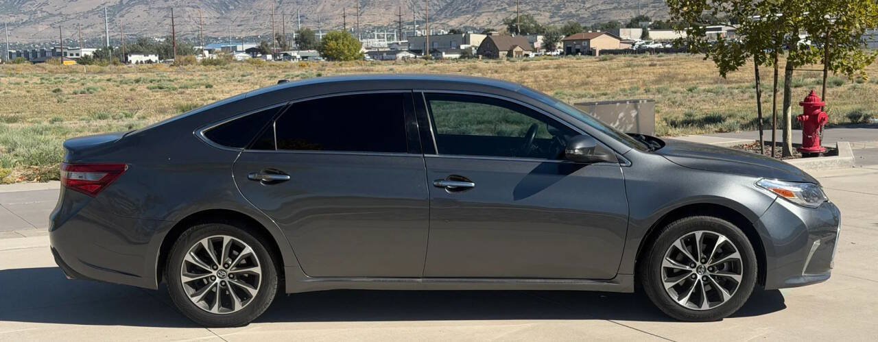 Used 2018 Toyota Avalon XLE FWD image 5