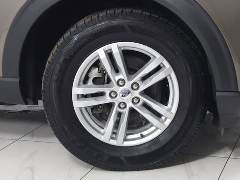 Used 2021 Ford Explorer XLT image 14