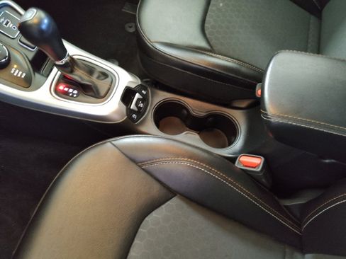 Used 2019 Jeep Compass Latitude AWD/4WD image 26