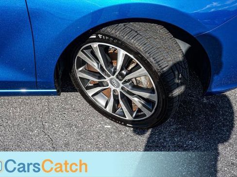 Used 2018 Hyundai Elantra GT image 17