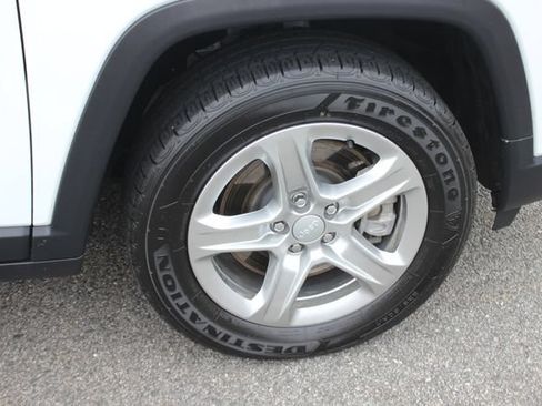 Used 2024 Jeep Compass Latitude AWD/4WD image 33