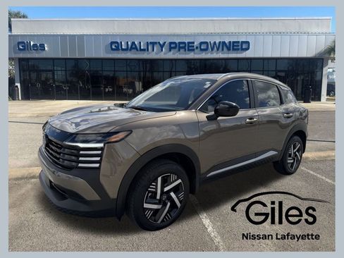 Used 2026 Nissan Kicks SV image 1