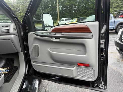 Used 2006 Ford F350 Lariat AWD/4WD image 29