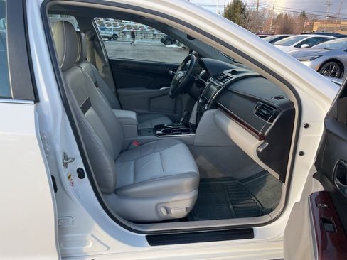 Used 2014 Toyota Camry XLE image 17