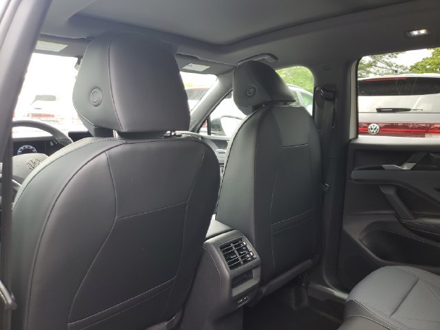 New 2026 Volkswagen Tiguan SE R-Line FWD image 11