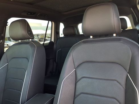 Certified 2023 Volkswagen Tiguan SEL R-Line image 19