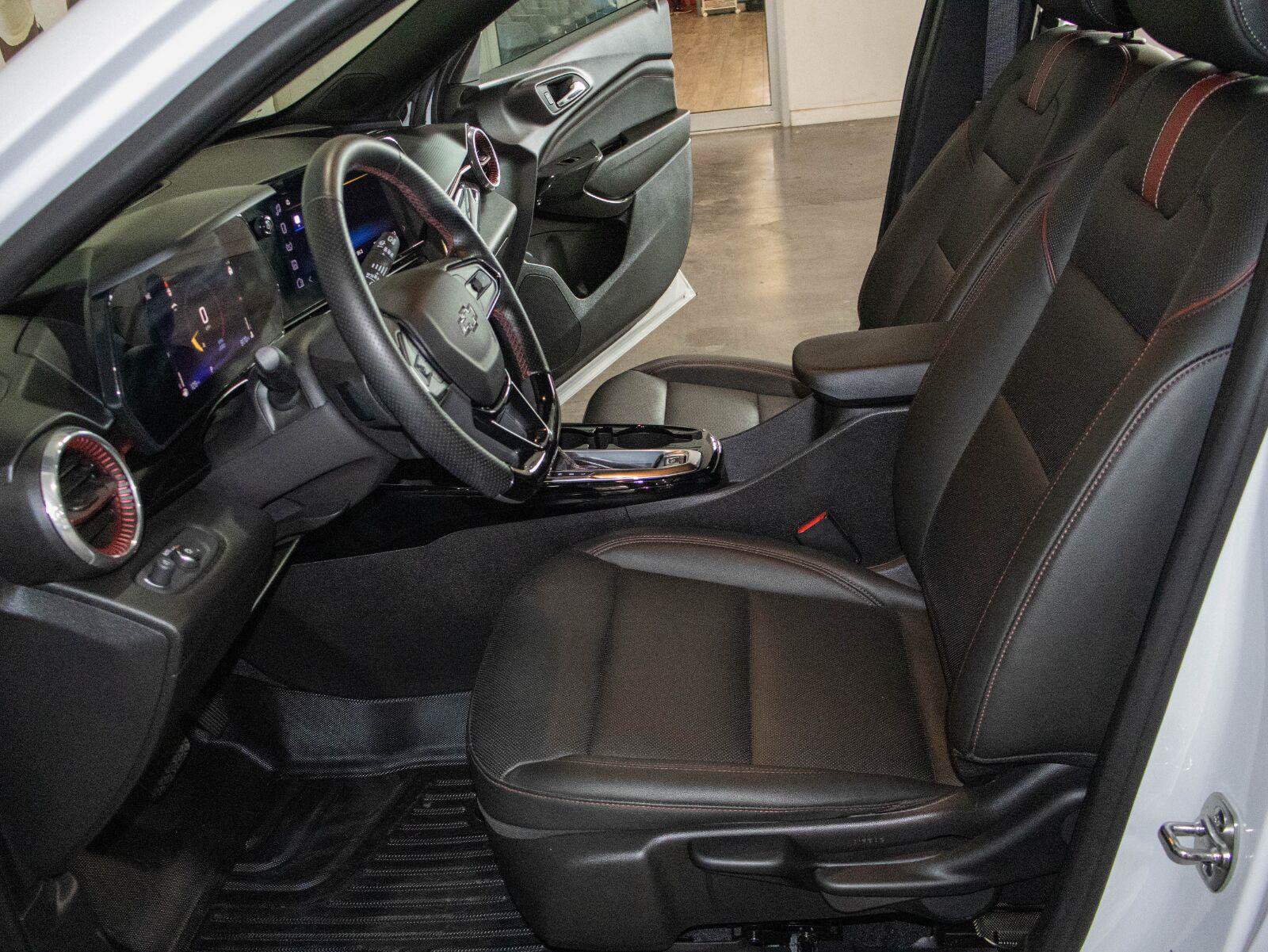 Used 2025 Chevrolet Trax RS w/ Driver Confidence Package FWD image 7