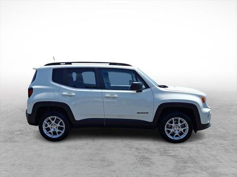 Certified 2022 Jeep Renegade Latitude w/ Convenience Group AWD/4WD image 6