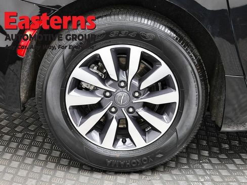 Used 2024 Chrysler Pacifica Limited FWD image 31