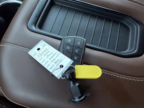 Used 2024 Chevrolet Suburban High Country image 31