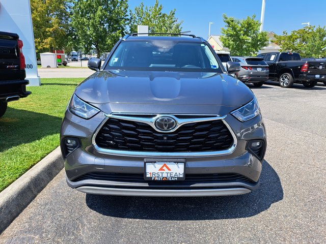 Used 2020 Toyota Highlander Platinum AWD/4WD image 3
