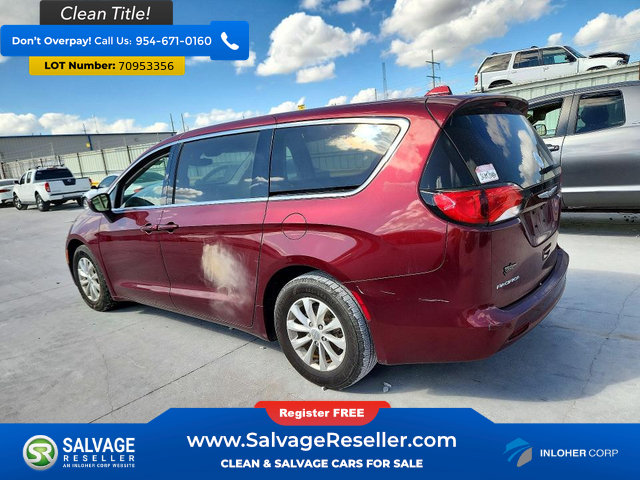 Used 2017 Chrysler Pacifica Touring w/ Tire & Wheel Group FWD image 3