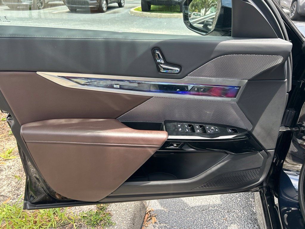 Used 2025 BMW 740i RWD image 16