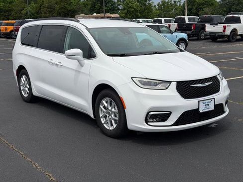 Used 2022 Chrysler Pacifica Touring-L FWD image 1