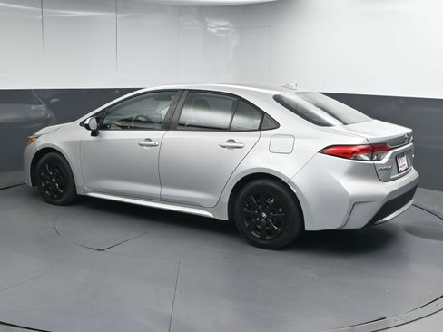 Used 2022 Toyota Corolla LE image 6