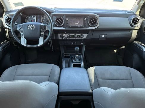 Used 2019 Toyota Tacoma SR5 AWD/4WD image 9