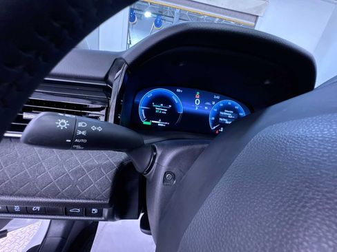 Used 2025 Toyota Camry XLE FWD image 18