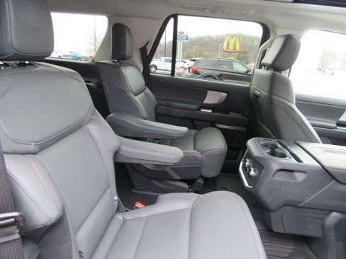 New 2025 Ford Expedition Active image 38