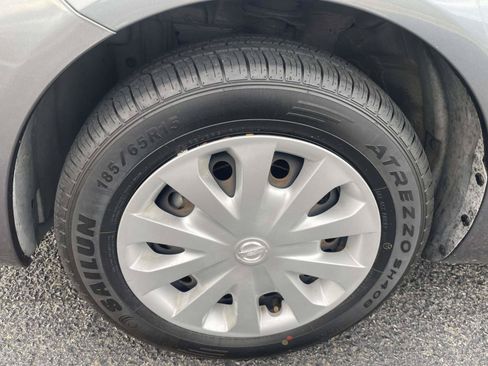 Used 2018 Nissan Versa SV FWD image 11