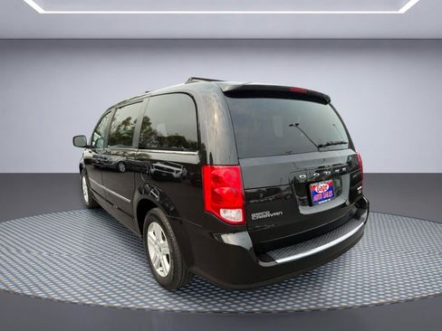 Used 2017 Dodge Grand Caravan Crew FWD image 4