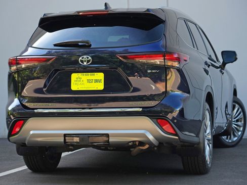 Used 2025 Toyota Highlander Platinum AWD/4WD image 5