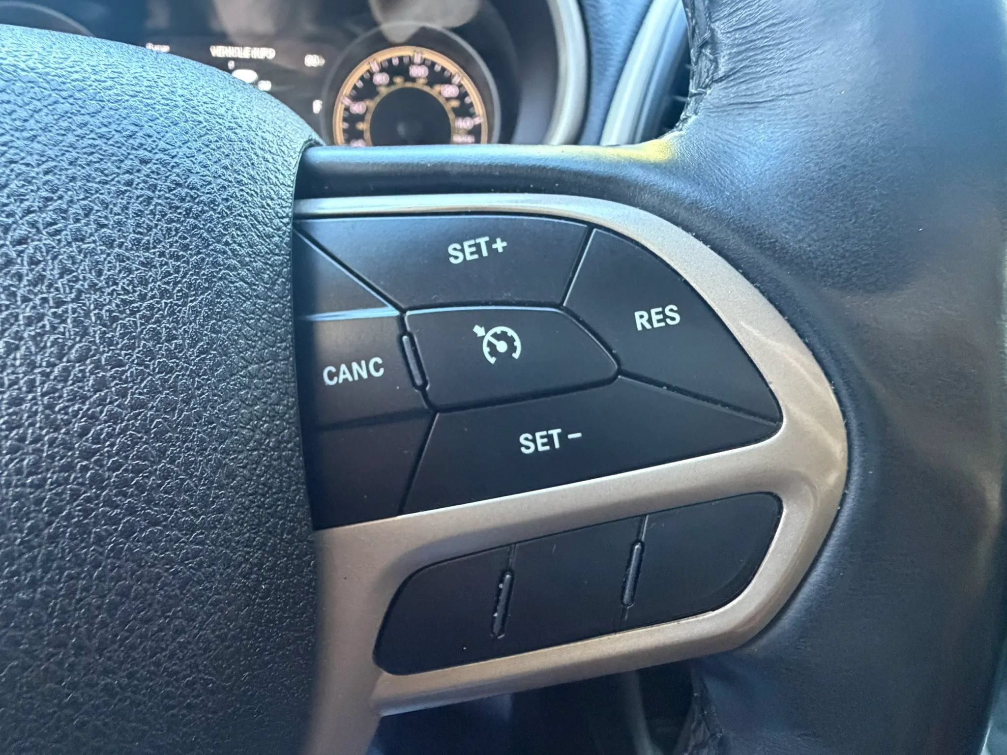 Used 2017 Jeep Cherokee Limited FWD image 32