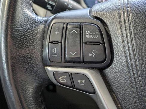 Used 2015 Toyota Sienna XLE FWD image 5