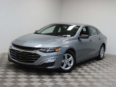 Used 2024 Chevrolet Malibu LS image 1