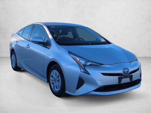 Used 2017 Toyota Prius Two image 3